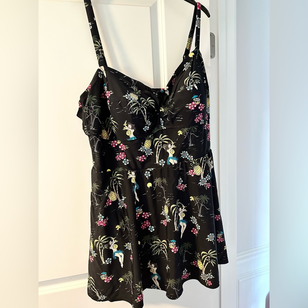 Black Hula Girl Wireless One-Piece Swim Dress tag is missing